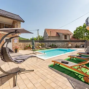Toni Apartmán Gračac